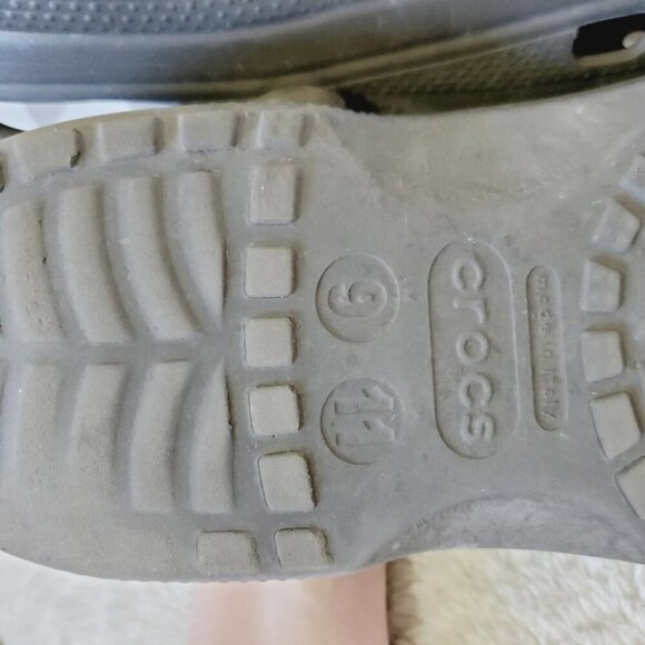 Crocs Classic Clog Sandals Olive 9 - Picture 5 of 5